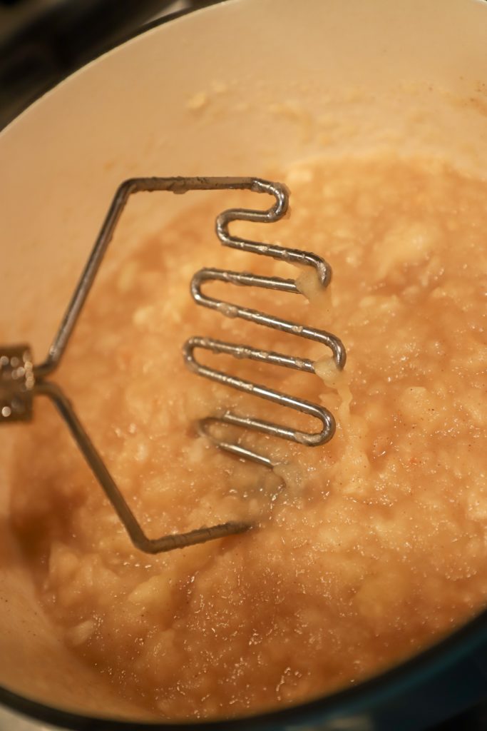 This easy apple sauce recipe uses basic ingredients and kitchen tools. 